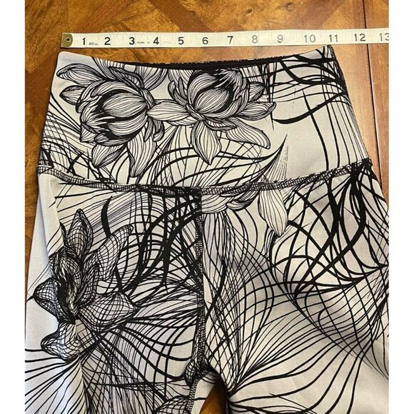 Beyond Yoga Gray Black Lotus Flip it Reverse it Womens Leggings High Rise Size S - Picture 5 of 8